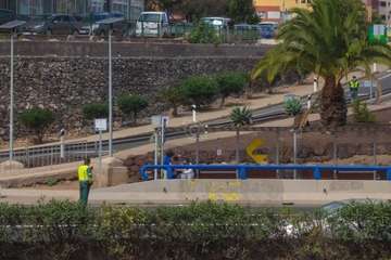  Encomiable servicio de auxilio de una patrulla de la Guardia Civil de Tráfico en Telde/Reportaje Antonio Rico.